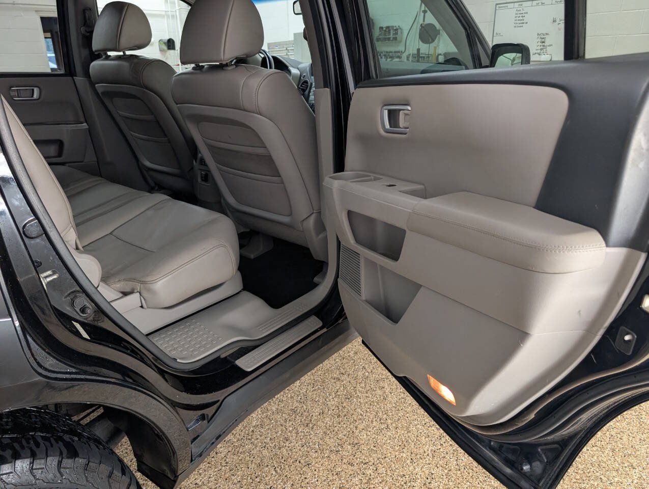 Used 2011 Honda Pilot EX-L image 18