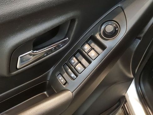 Used 2017 Chevrolet Trax LT w/ LT Convenience Package image 12