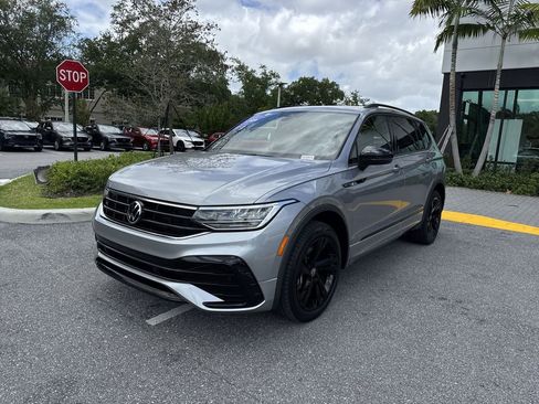 Used 2023 Volkswagen Tiguan SE R-Line image 9