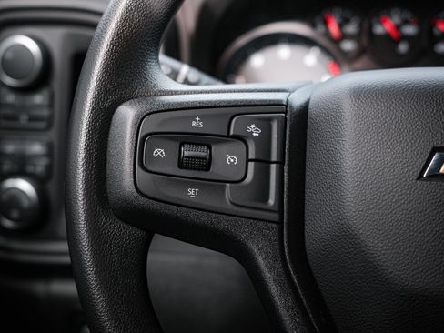 Used 2025 Chevrolet Silverado 2500 Custom w/ Custom Value Package image 19