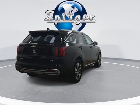 Certified 2023 Kia Sorento EX image 9