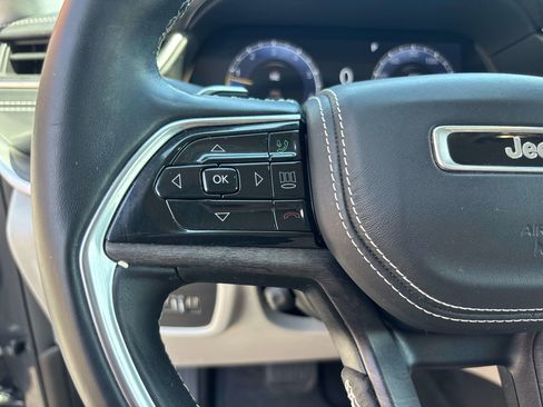 Used 2022 Jeep Grand Cherokee L Overland w/ Luxury Tech Group IV AWD/4WD image 21