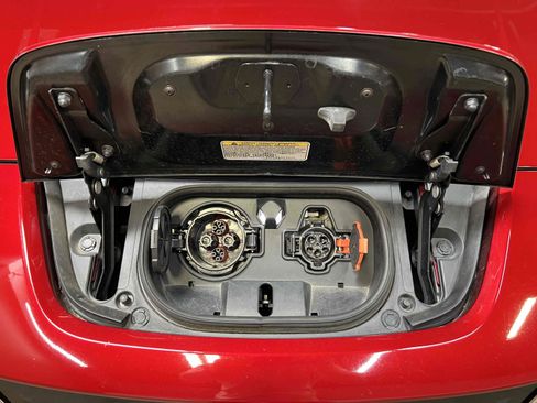 Used 2018 Nissan Leaf SV w/ SV Technology Package FWD image 11