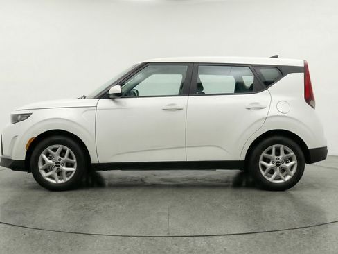 Used 2025 Kia Soul LX w/ LX Technology Package FWD image 5