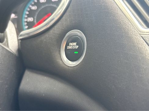 Used 2021 Chevrolet Malibu LT FWD image 5