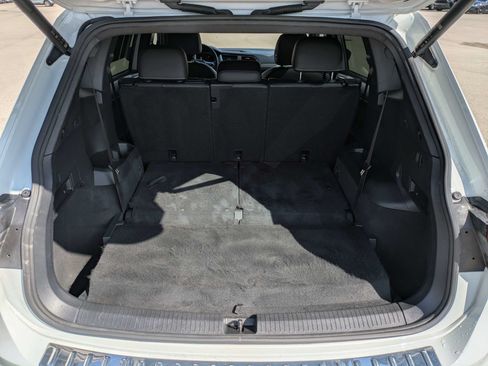 Used 2022 Volkswagen Tiguan SE R-Line FWD image 14
