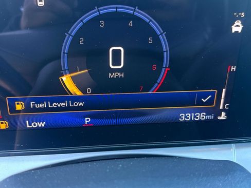 Used 2025 Chevrolet Trax LT FWD image 39