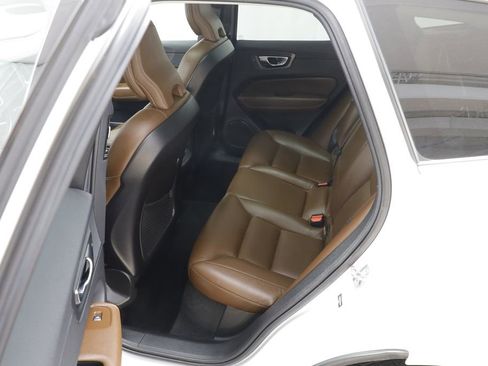 Used 2020 Volvo XC60 T5 Momentum image 14