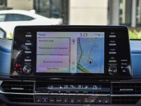 Used 2023 Toyota Sienna Limited image 12