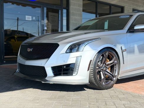 Used 2016 Cadillac CTS V w/ Luxury Package RWD image 86