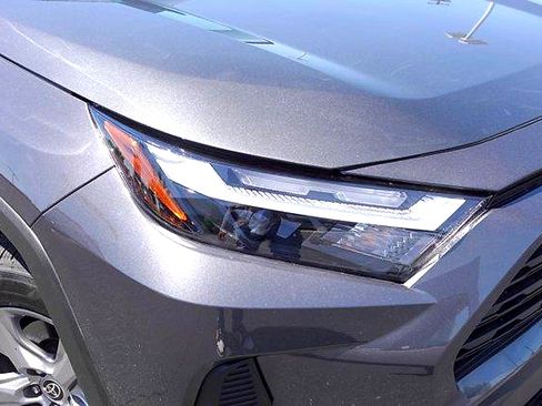 Used 2022 Toyota RAV4 XLE FWD image 2