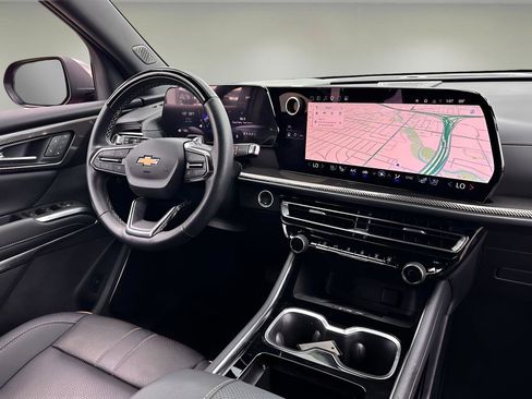Used 2025 Chevrolet Traverse High Country FWD image 7