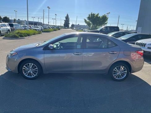 Used 2015 Toyota Corolla LE FWD image 4