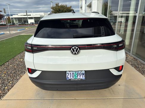 Used 2023 Volkswagen ID.4 2WD image 5