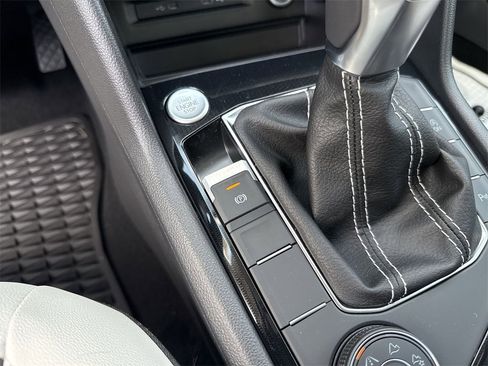 New 2025 Volkswagen Taos SE image 32