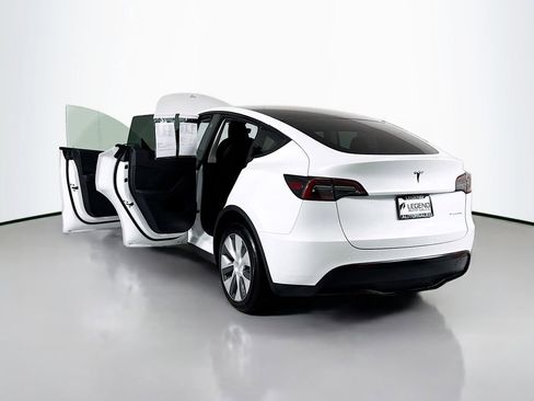 Used 2023 Tesla Model Y Long Range AWD/4WD image 27