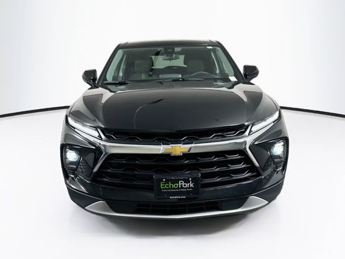 Used 2025 Chevrolet Blazer LT FWD image 2