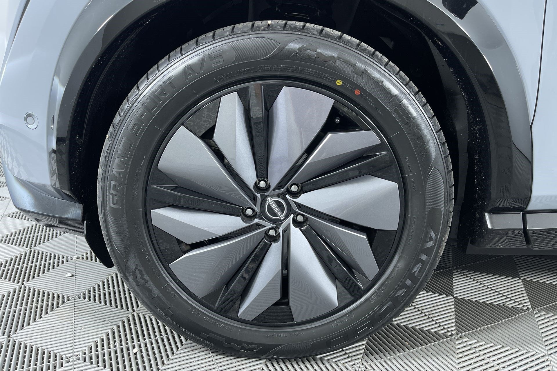 Certified 2024 Nissan Ariya AWD image 25