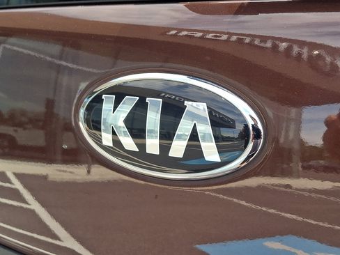 Used 2017 Kia Soul + FWD image 31