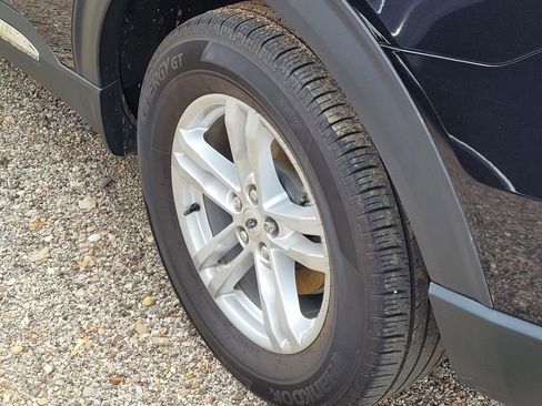 Used 2023 Ford Explorer XLT image 4