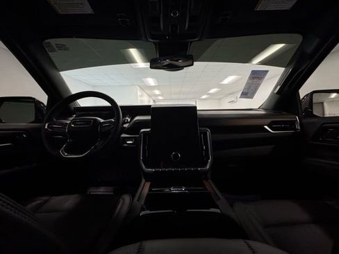 Used 2025 GMC Yukon Denali w/ Sun & Power Step Package image 17