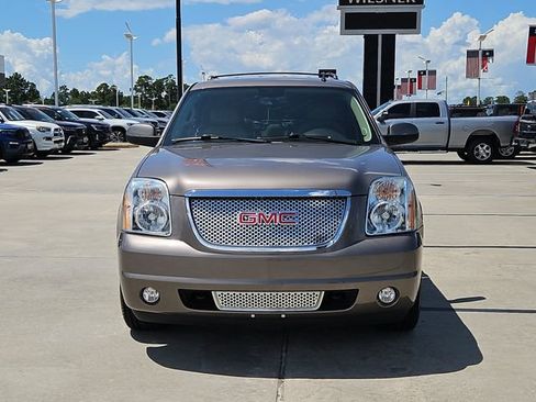 Used 2013 GMC Yukon Denali RWD image 2