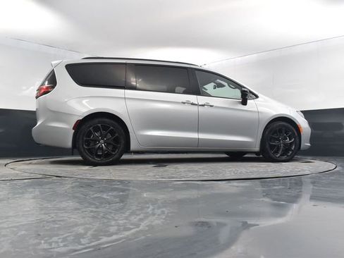 New 2026 Chrysler Pacifica Limited image 61