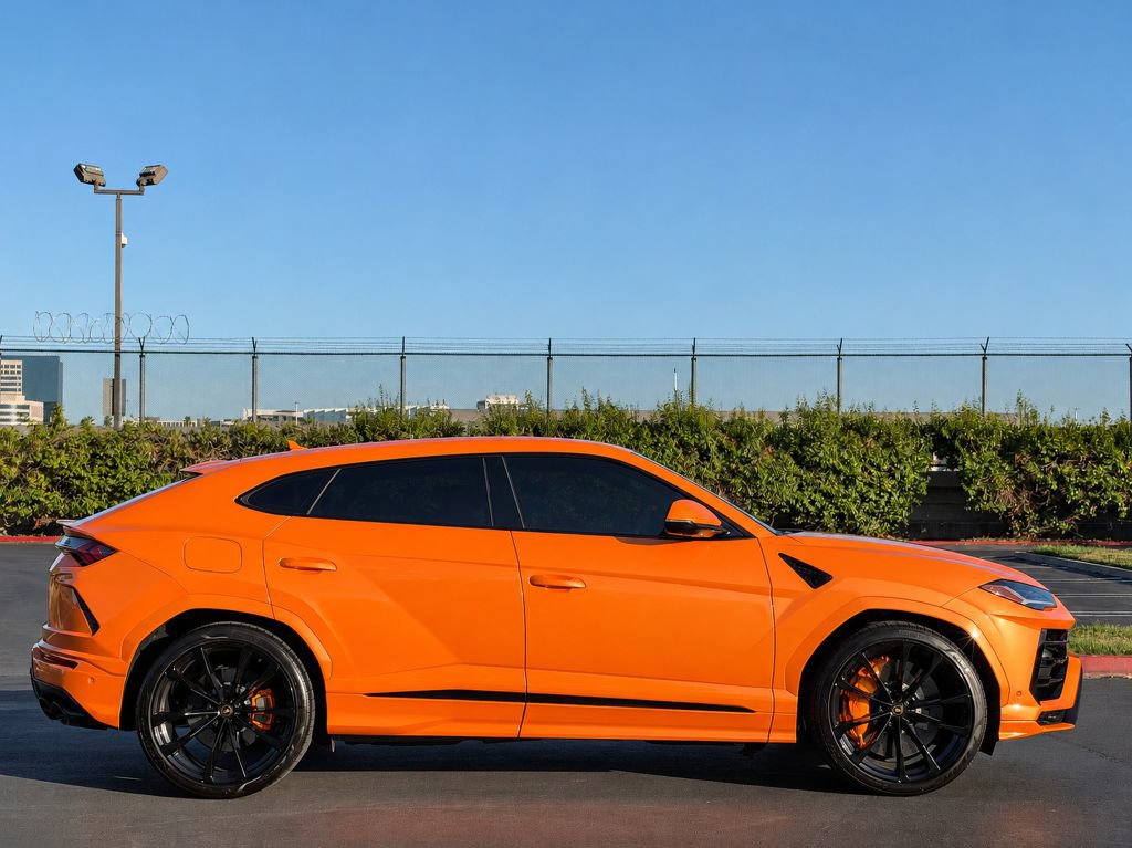 Used 2021 Lamborghini Urus AWD/4WD image 12