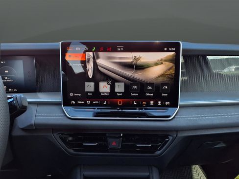 New 2026 Volkswagen Tiguan SE R-Line AWD/4WD image 18