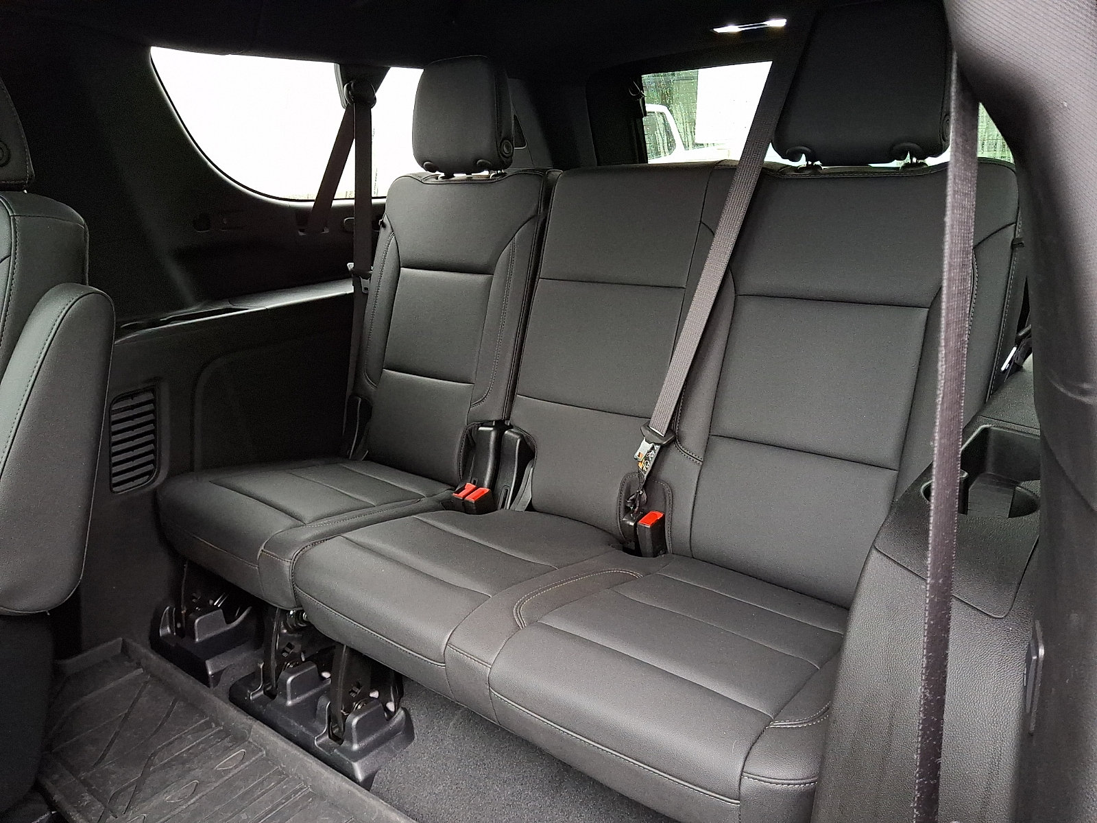 Used 2025 Chevrolet Suburban LT w/ Comfort Package AWD/4WD image 12