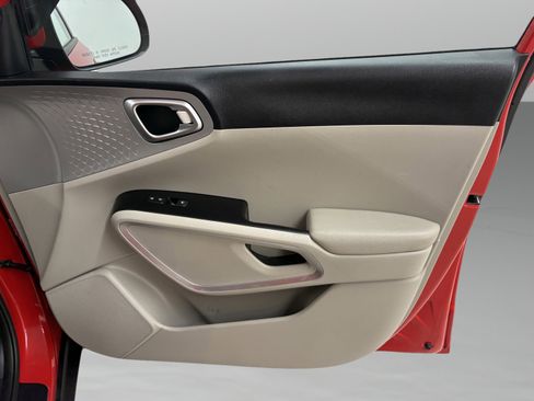 Used 2020 Kia Soul LX image 29