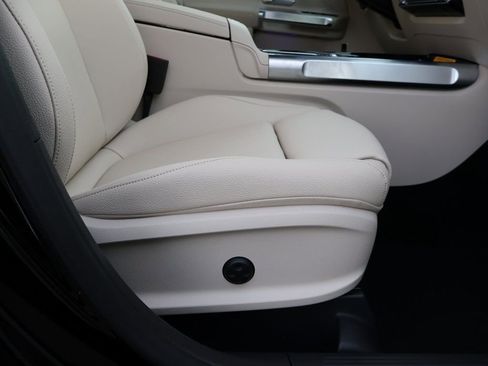 New 2026 Mercedes-Benz GLB 250 4MATIC image 12