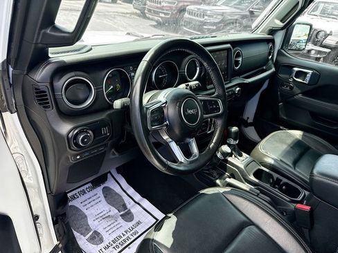 Used 2023 Jeep Wrangler Unlimited Sahara w/ Cold Weather Group AWD/4WD image 10