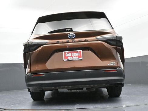 Used 2023 Toyota Sienna XLE image 30