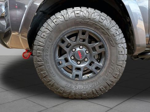 Used 2017 Toyota 4Runner TRD Off-Road Premium AWD/4WD image 12