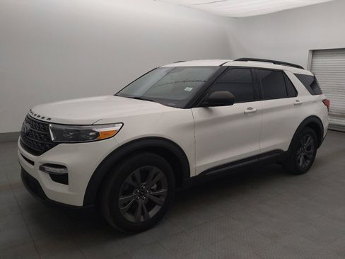 Used 2021 Ford Explorer XLT w/ Equipment Group 202A RWD image 2