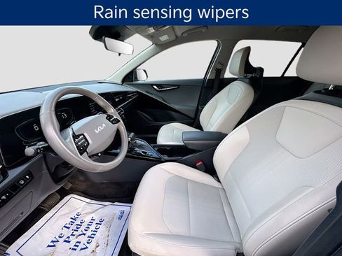 Used 2023 Kia Niro EX image 24