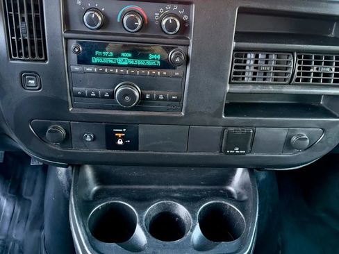 Used 2017 Chevrolet Express 3500 image 11