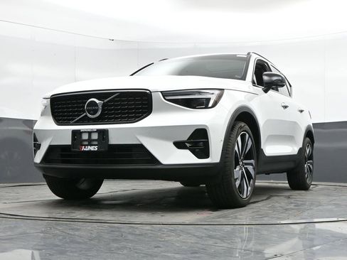 Used 2023 Volvo XC40 B5 Ultimate w/ Protection Package Premier AWD/4WD image 45