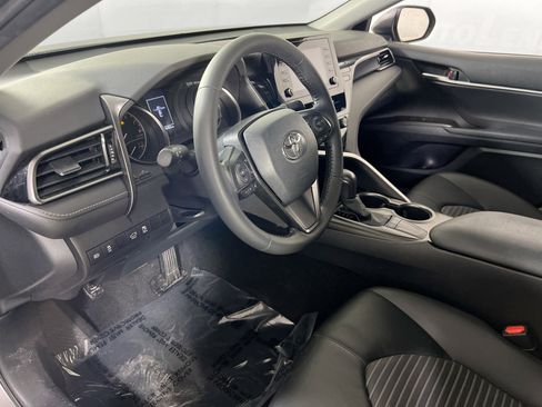 Used 2022 Toyota Camry SE image 9