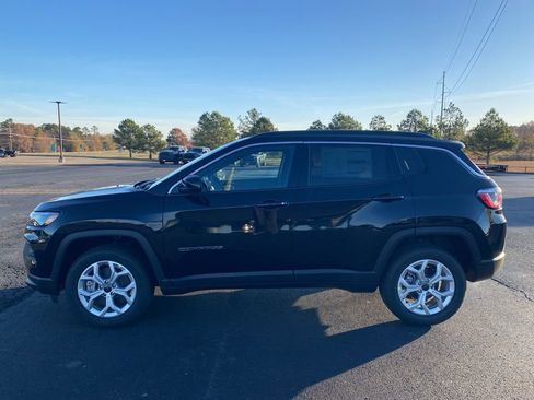 New 2026 Jeep Compass Latitude image 4