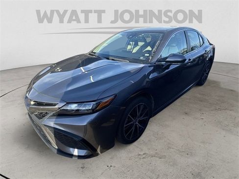 Used 2024 Toyota Camry SE image 1