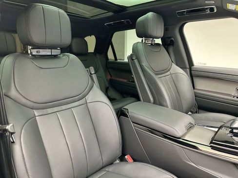 Used 2024 Land Rover Range Rover Sport Dynamic SE image 3
