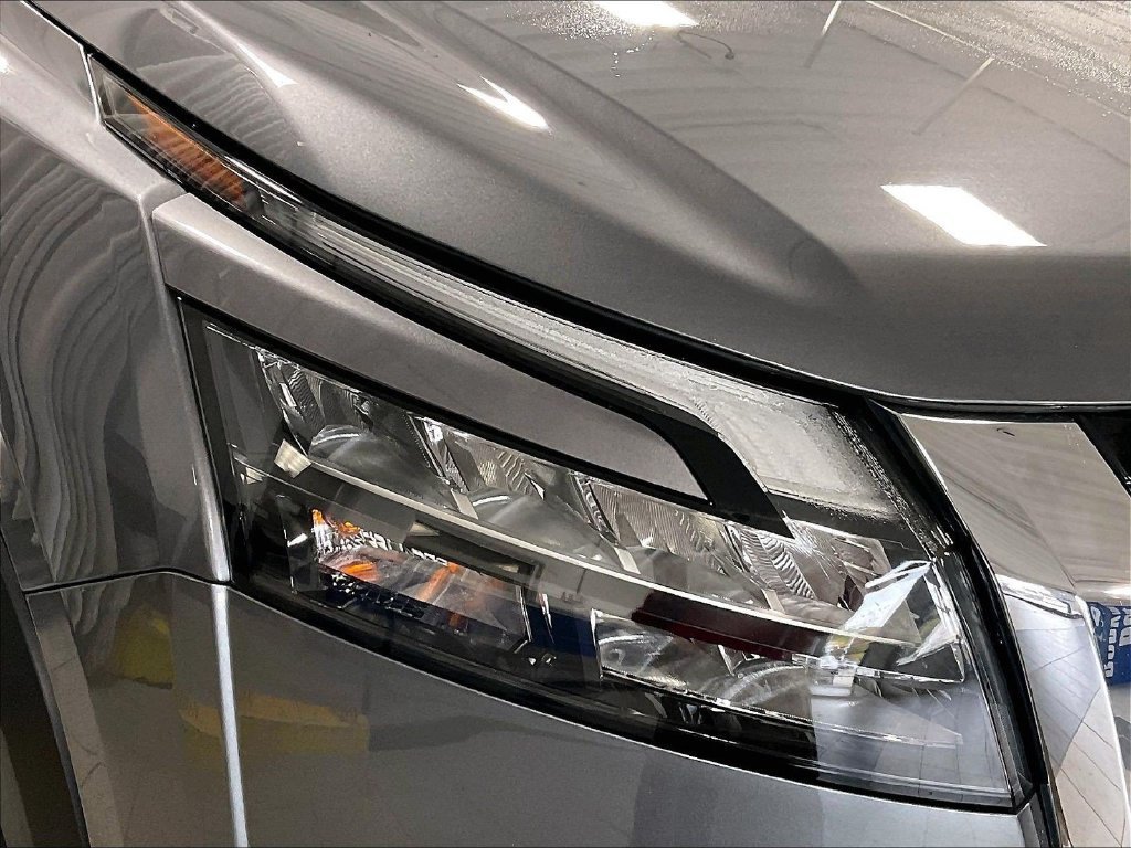 Certified 2025 Nissan Pathfinder SV AWD/4WD image 32