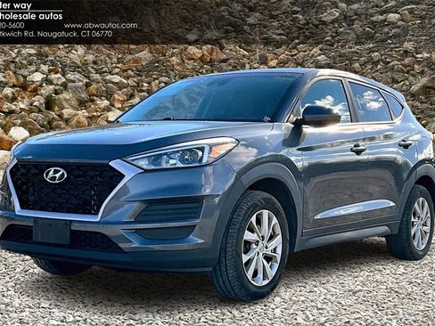 Used 2019 Hyundai Tucson SE image 1
