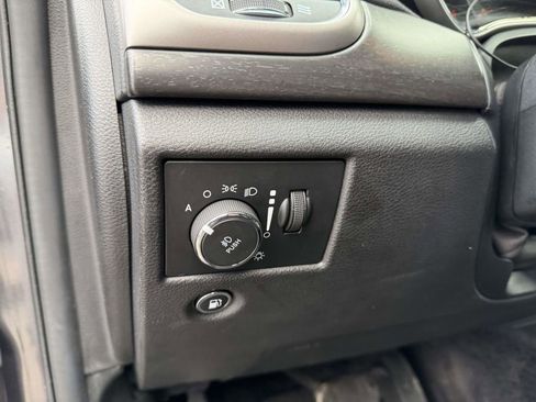 Used 2018 Jeep Grand Cherokee Altitude image 21