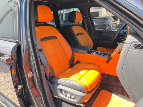 Used 2023 Rolls-Royce Cullinan Black Badge w/ Dark Exterior Package AWD/4WD image 52