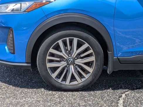 Certified 2023 Nissan Kicks SV FWD image 12