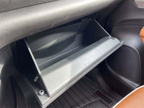 Used 2025 Chrysler Pacifica Pinnacle image 30