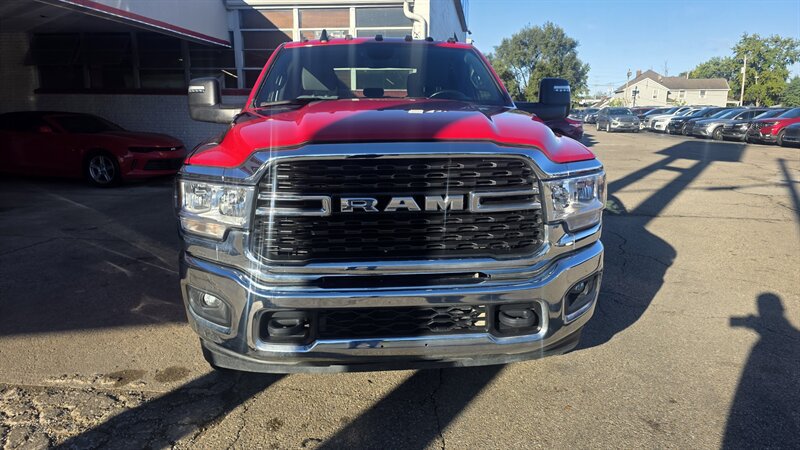 Used 2024 RAM 3500 Big Horn AWD/4WD image 3